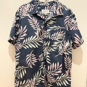 American Eagle Outfitters Men's Leaf Print Shirt - Black, Pink, Green EUC